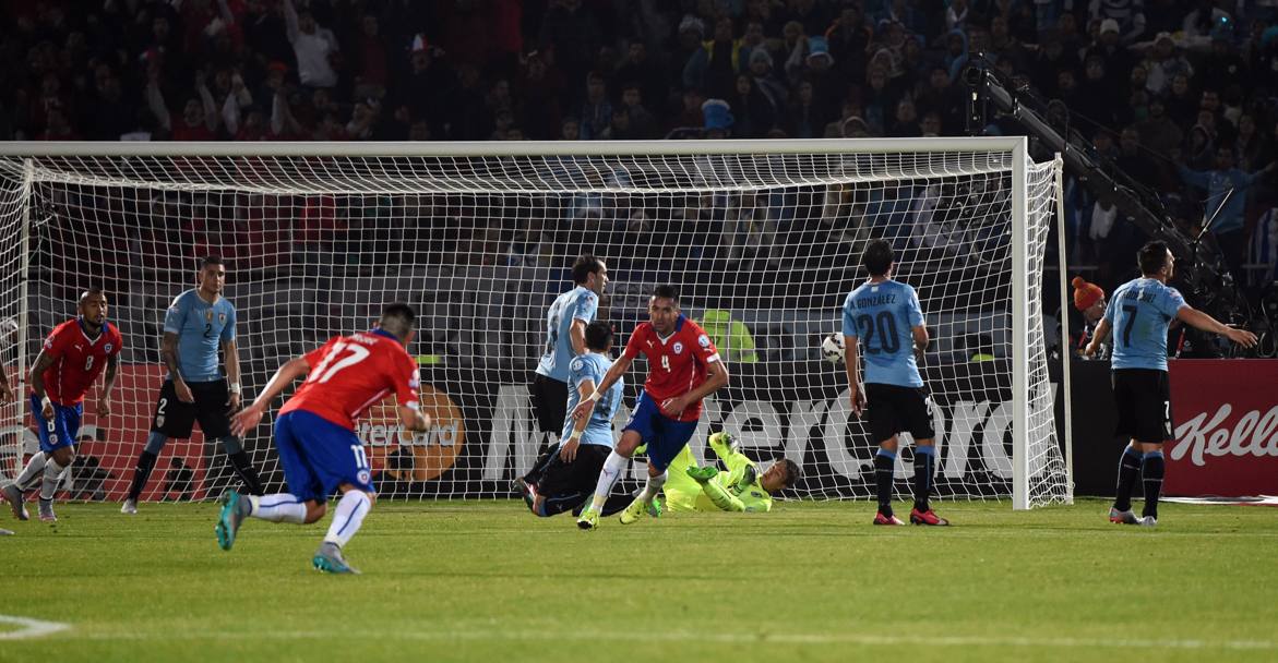 Il gol di Isla a 10 minuti dalla fine della partita (AFP)